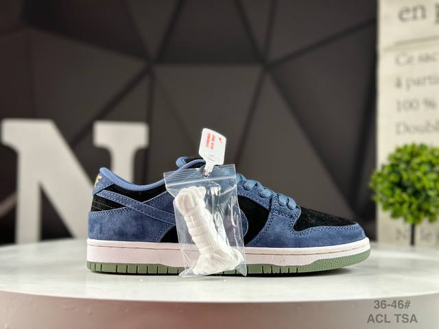头层耐克 Nike Dunk Low 板鞋Sb系列经典百搭休闲运动板鞋加厚鞋舌的填充，使舒适性大大提升，同时也更方便穿脱中底部分则加入了脚感柔软舒适Zoomai