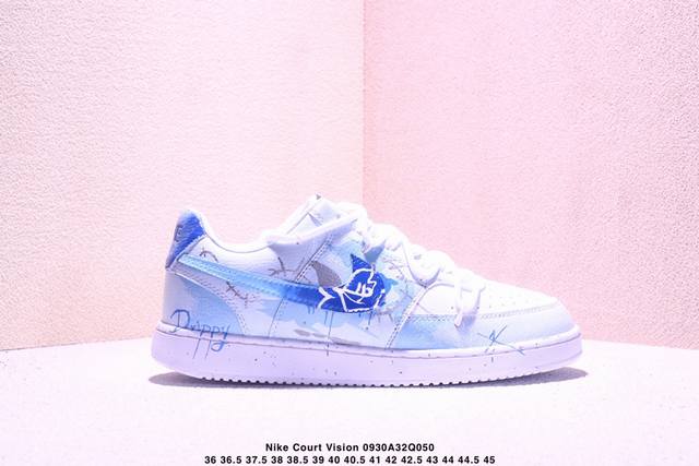 公司级Nike Court Vision 1 Low“幻影十字架” 手绘涂鸦定制板鞋 幻影十字架常作为一种印花图案出现，具有独特的视觉效果。将幻影十字架与梵文、