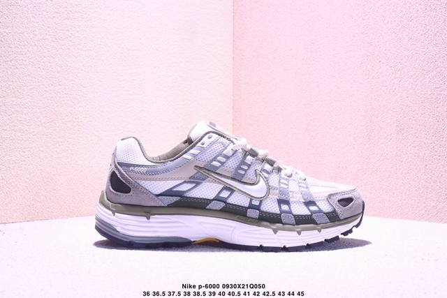 耐克Nike p-6000 跑鞋内外侧都用了红色的钩子，采用透气材料，搭配匠心覆面，再现千禧年代的跑鞋风格，塑就大气外观。鞋款秉承 Nike pegasus 2