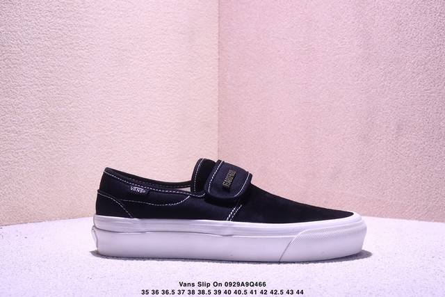 Vans Slip On X Fog 白黑 “魔术贴设计的一脚蹬总算是出货了”卖了好几年不过时的款式，一直补货中，全麂皮的鞋面，质感非常的棒 Size：35-4