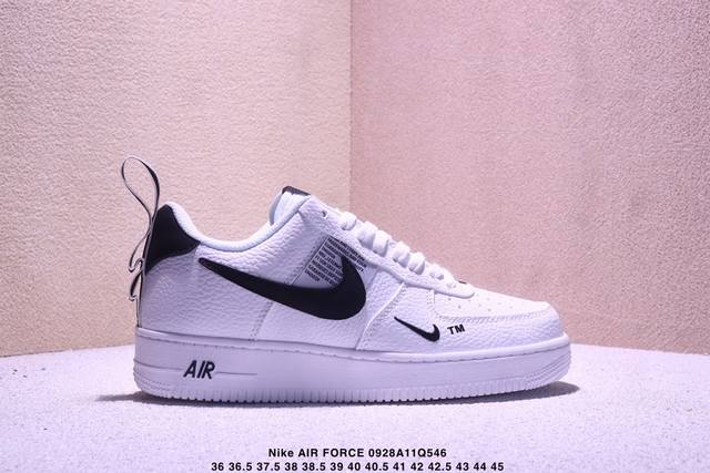 耐克Nike Air Force 7空军一号低帮百搭休闲运动板鞋。柔软、弹性十足的缓震性能和出色的中底设计，横跨复古与现代的外型结合，造就出风靡全球三十多年的F