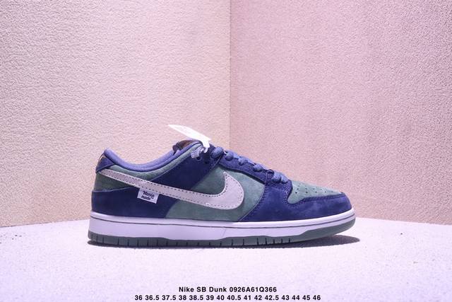 耐克Nike Sb Dunk Low 扣篮系列 复古低帮休闲运动滑板板鞋。采用脚感柔软舒适Zoomair气垫，有效吸收滑板等极限运动在落地时带来的冲击力，为街头