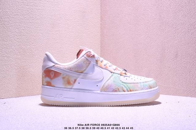 耐克Nike Air Force 1‘07 空军一号低帮百搭休闲运动板鞋。柔软、弹性十足的缓震性能和出色的中底设计，横跨复古与现代的外型结合，造就出风靡全球三十