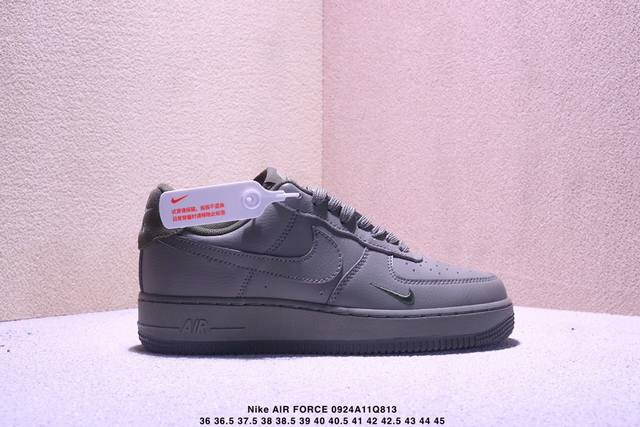 真标耐克Nike Air Force 7空军一号低帮百搭休闲运动板鞋。柔软、弹性十足的缓震性能和出色的中底设计，横跨复古与现代的外型结合，造就出风靡全球三十多年