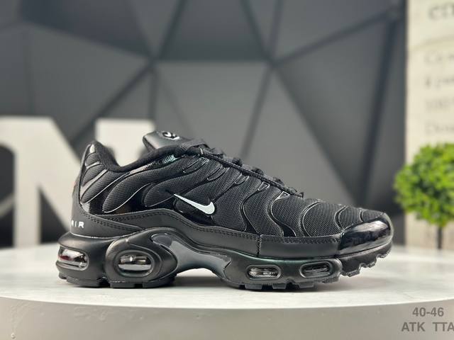 耐克 Nike Air Max plus 耐克 轻便缓震 耐磨大气垫系列 跑鞋 全新的鞋面材质搭配Tpu波浪纹理与内靴设计 打造如袜子般的贴合支撑体验 带来更加