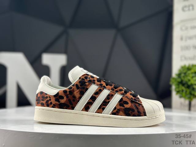 阿迪达斯 三叶草 Adidas Originals Superstar 经典贝壳头系列低帮百搭休闲运动板鞋 货号： Ki0569 尺码：如图所示 Tck Tta