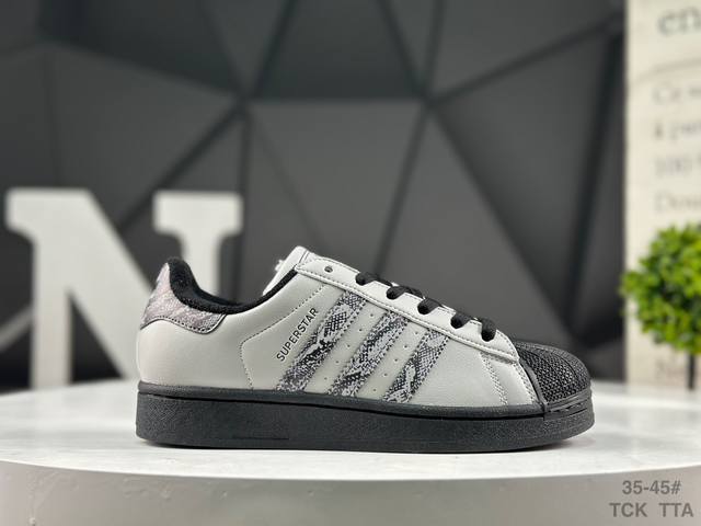 阿迪达斯 三叶草 Adidas Originals Superstar 经典贝壳头系列低帮百搭休闲运动板鞋 货号： Jp7880 尺码：如图所示 Tck Tta