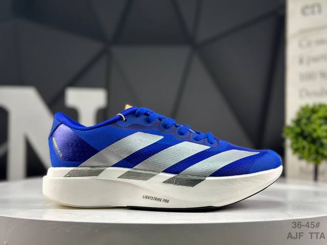 阿迪达斯 Adidas Adizeroevoid Sl M 轻盈跑鞋 Adidas跑鞋设计总是呈现出一种经典低调的感觉，但Ultra Boost与Alphabo