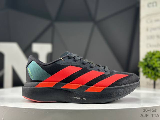 阿迪达斯 Adidas Adizeroevoid Sl M 轻盈跑鞋 Adidas跑鞋设计总是呈现出一种经典低调的感觉，但Ultra Boost与Alphabo