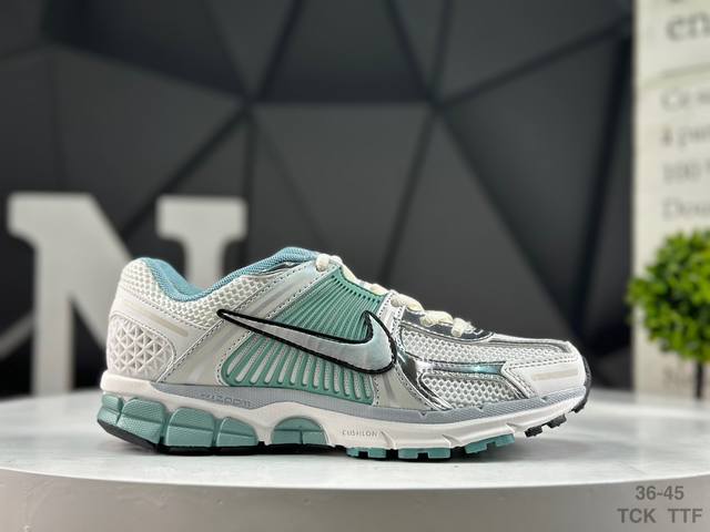 Nike Zoom Vomero 5 Sp 复古风潮 网面透气运动鞋 先行尝鲜版 紧致的鞋面材质提供良好的包裹性 鞋侧 Swoosh以及鞋头部分搭配增添不少亮点