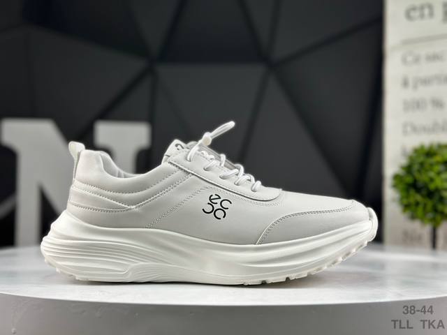 Ecco 爱步 真皮运动鞋牛皮鞋面 纹理自然 柔韧耐穿 直接注塑工艺连接鞋面与鞋底一体成型合脚耐穿 橡胶外底 适应多种地形 防滑耐磨强劲抓地 Biom核心自然律