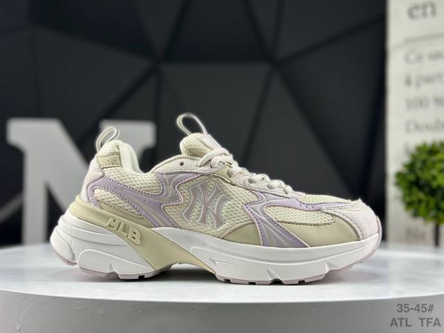 公司级带半码Ny美国榄球洋基队 X Mlb Chunky Runner Basic 厚底老爹厚底休闲运动慢跑鞋采用优质轻量克重纤维移膜皮革及透气网面鞋面材质全新