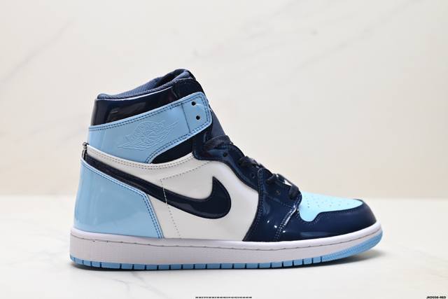 公司级Nike Air Jordan 1 Retro High Aj1乔丹一代高帮经典复古文化休闲运动篮球鞋 货号:Cd0461-401 尺码:36 36.5