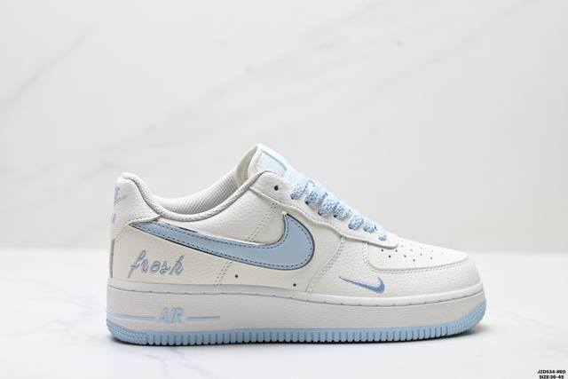 公司级耐克Nike Air Force 1’07空军一号低帮百搭休闲运动板鞋。柔软、弹性十足的缓震性能和出色的中底设计，横跨复古与现代的外型结合，造就出风靡全球