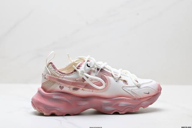 公司级Nike Tc 7900 ‘Diy’定制 耐克 增高厚底休闲老爹鞋 注入非凡时尚气息 塑就高雅外观 合成材质搭配柔软丝绒 该鞋款保留了挚爱的加垫鞋口 柔软