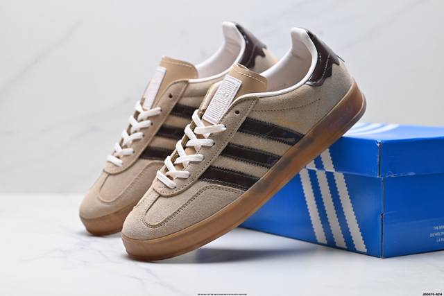 公司级Adidas Originals Gazelle Indoor 三叶草休闲防滑耐磨低帮板鞋 鞋头出色设计 塑就出众贴合感 稳固的后跟贴合足部曲线设计 软弹