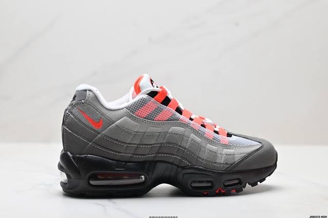 公司级Nike Air Max 95 Og 耐克 气垫复古慢跑百搭鞋休闲运动鞋 这双鞋采用前脚掌开窗式气垫 这种设计在当时是前所未有的 鞋带孔的设计灵感来自人体