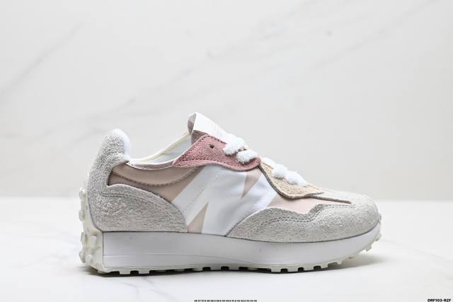 真标New Balance 327系列 复古休闲运动慢跑鞋 以更纯粹的复古风格设计打造的全新造型 侧身还以解构设计 将 N 字标志以做旧压花样式呈现 官方货号: