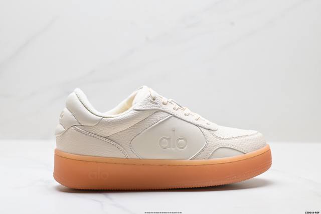 公司级金智秀同款厚底Alojiar加绒小白鞋女25新款百搭休闲运动鞋增高板本鞋 外观设计：简约时尚，百搭神器 这双小白鞋整体是非常经典的简约风格，白色鞋面干净又