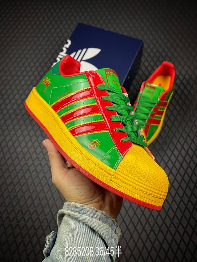 B Adidas贝壳头 “斯图西联名-绿金红” 高端定制 低帮休闲板鞋 定制鞋盒 大厂纯原品质出货 超高清洁度 皮料切割干净无任何毛边 细节完美 货号：Ds00