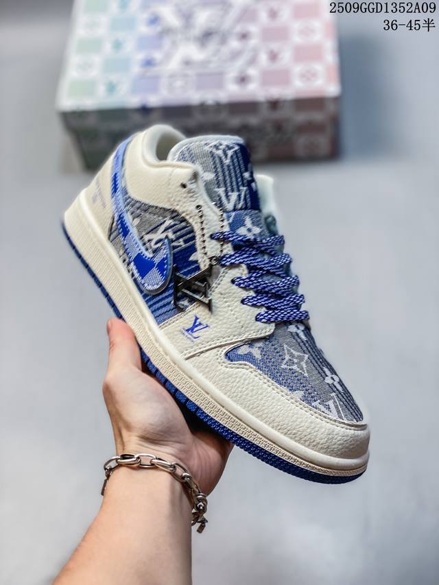 海外爆款限量发售！高端定制Nike 乔丹 “路易威登Lv联名---米白蓝帆布印花” 高端定制 低帮休闲板鞋 定制鞋盒 大厂纯原品质出货 超高清洁度 皮料切割干净