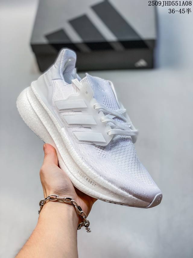 阿迪达斯 爆米花 男女鞋 Adidas Ultraboost 21低帮畅跑缓震回弹跑步运动鞋，Ultraboost 21以全新的外观示人。此次采用全新编制纹理的