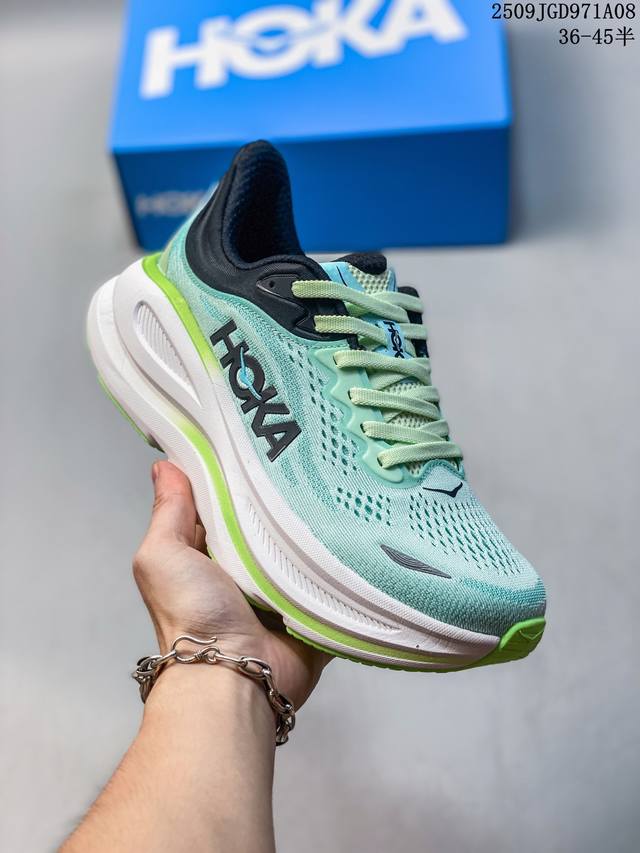 Hoka畅行无阻 Hoka One One Bondi 9 舒适百搭耐磨轻便 低帮跑步鞋 男女款。Bondi 9 最显著的变化在于其鞋底单元，原本扎实可靠的鞋底