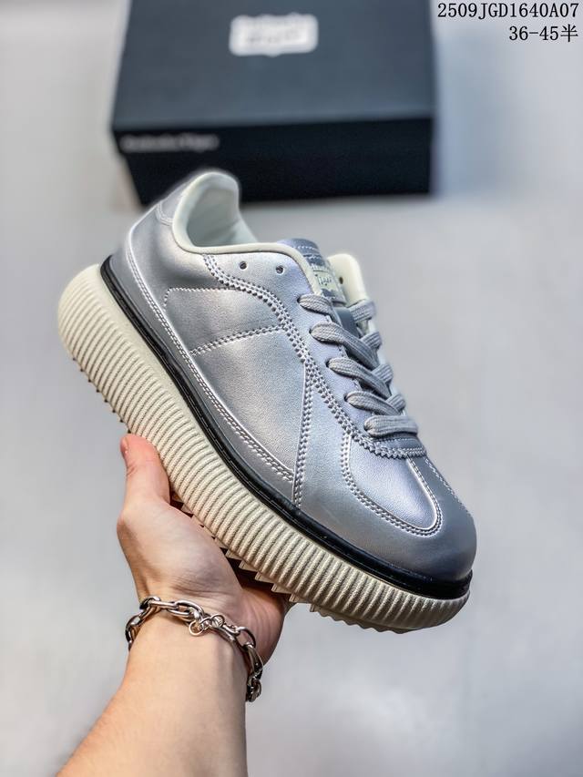 Onitsuka Tiger鬼塚虎 Delecity 厚底运动 耐磨低帮生活休闲鞋 厚实和平底鞋底融入1950年代档案篮球鞋的元素 鞋面以1980年代网球鞋为基