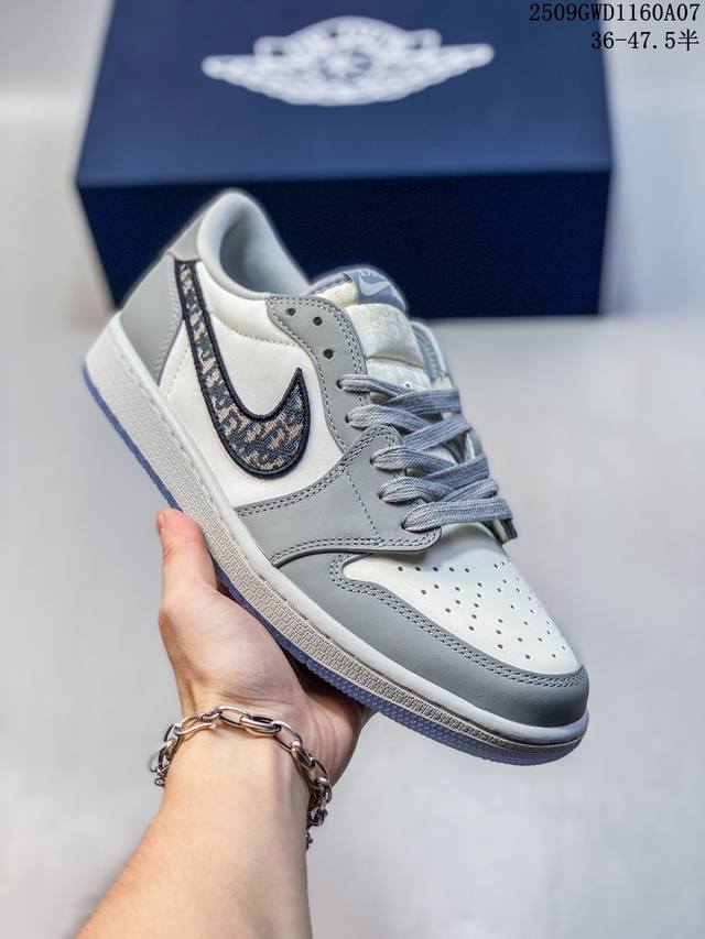 Dior X Air Jordan 1 High 高帮 大迪奥联名 Aj1 乔丹1代 Aj1 乔1 高邦 迪奥联名 乔丹篮球鞋系列 作为今年级别最高的联名鞋款，