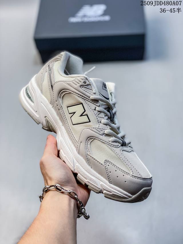 新百伦 Nb530 New Balance 530 复跑古鞋Nb530这鞋双确实是Nb家经复典古款式之一，以全科新技诠释，成打功造530鞋款。鞋面保在持530基
