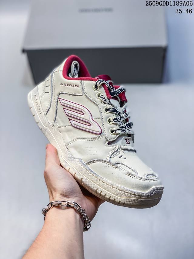 Balenciaga巴黎世家 Hamptons Worn-Out 牛皮革 标识压纹 做旧效果 圆头系带 低帮 生活休闲鞋 9 60Aseyt 35-46 09G