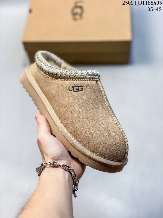 新货#Ugg 塔茨系列加厚款 穆勒风包头5Cm半拖鞋 民族风秋冬雪地靴 羊皮毛一体高品质 保暖锁热 采用Tpu模压定型翻毛皮鞋面材质 内嵌人造卷曲羊毛毛绒里衬和