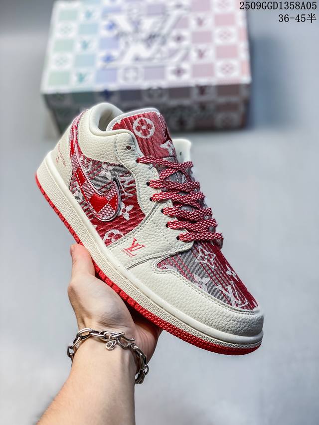 海外爆款限量发售！高端定制Nike Sb Dunk Low “路易威登Lv联名---米白红帆布印花” 鞋身融入 Lv 标志性格纹、老花元素，配色大胆又和谐，鞋侧