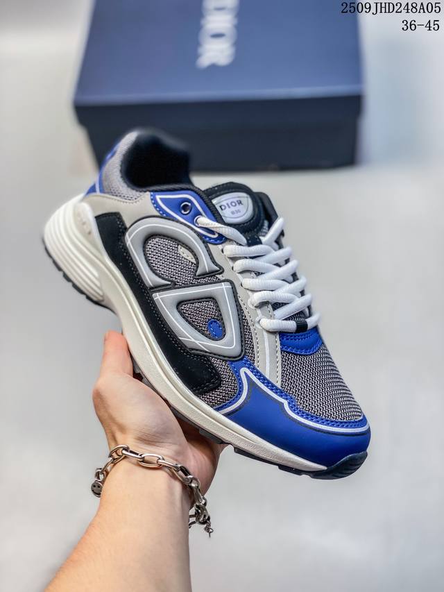 迪奥 Dior X Air Jordan 1 High Og 跑鞋 迪奥 跨界联名 乳白色与 Dior 灰的拼接，彰显高级气质 Dior 复古运动鞋 91035