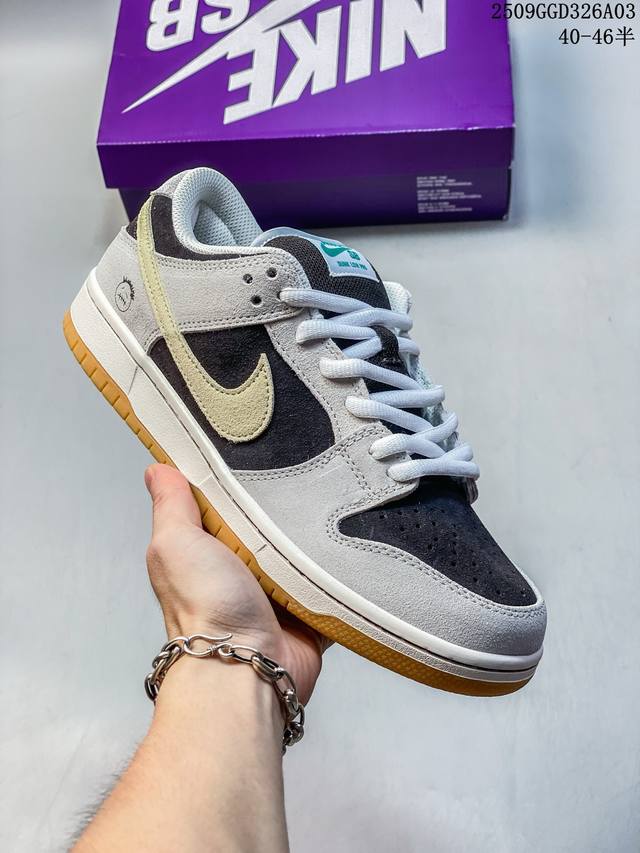 公司级带半码 耐克 Nike Sb Dunk Low pro 男女款运动鞋复古板鞋。采用柔软织物鞋面，经久耐穿，塑就如元年款 Dunk 般的复古质感。鞋头透气孔