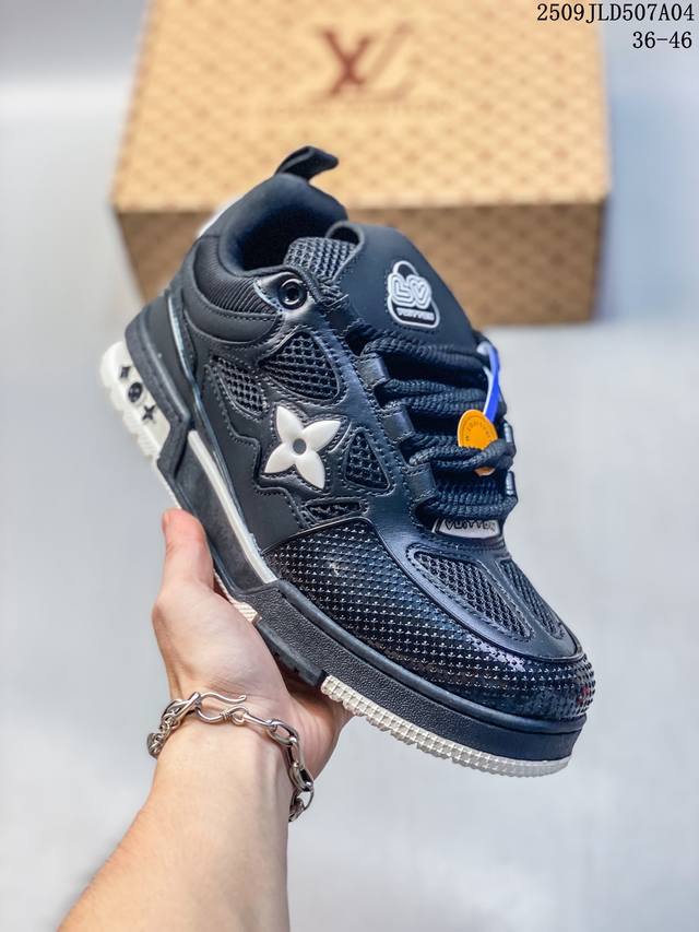 公司级Louis Vuitton Trainer Sneaker Low 路易威登 休闲运动文化百搭板鞋 舒适防滑底和百搭性霸屏整个时尚娱乐圈 细节调整完美主义