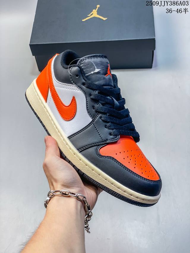 耐克 乔丹Air Jordan 1 Low Aj1 乔1 乔丹1代Aj1 低帮复古文化休闲运动篮球鞋。该鞋款从 1985 年元年款汲取设计灵感，焕新演绎简约经典