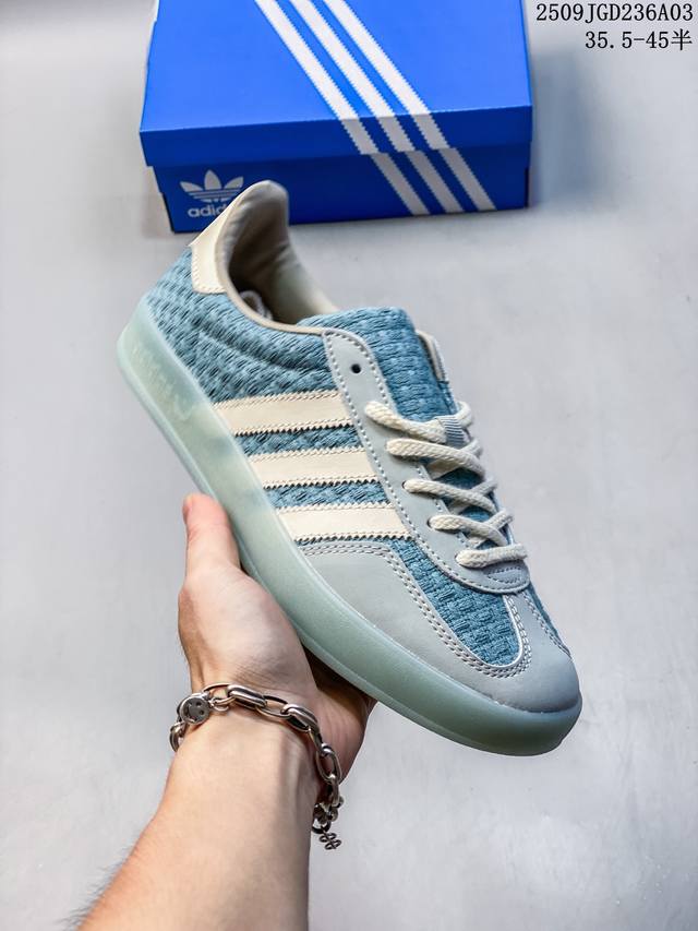 公司级Adidas Originals Gazelle Indoor 三叶草休闲防滑耐磨低帮板鞋 鞋头出色设计 塑就出众贴合感 稳固的后跟贴合足部曲线设计 软弹