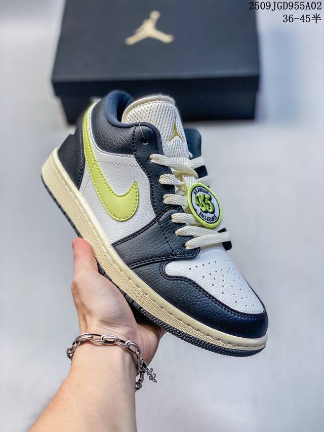 真标 耐克 乔丹Air Jordan 1 Low Aj1 乔1 乔丹1代Aj1 低帮复古文化休闲运动篮球鞋。从1985 年面世的元年款汲取设计灵感，采用简洁大方