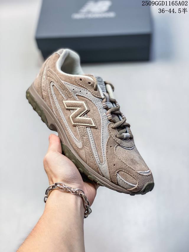 新品公司级 新百伦 2025年新款 New Balance 204L 2025年夏季登场：复古薄底鞋重塑都市运动美学时尚运动跑步鞋，以复古薄底设计与室内足球鞋灵