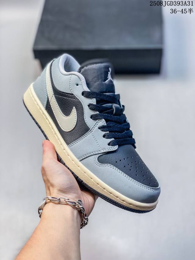 公司级Nike Air Jordan 1 Low Aj1乔1低帮休闲板鞋 同步官方配色 市场唯一独家头层皮打造 原鞋原档案开发 原厂皮料 原档冲孔鞋头 正确满胶