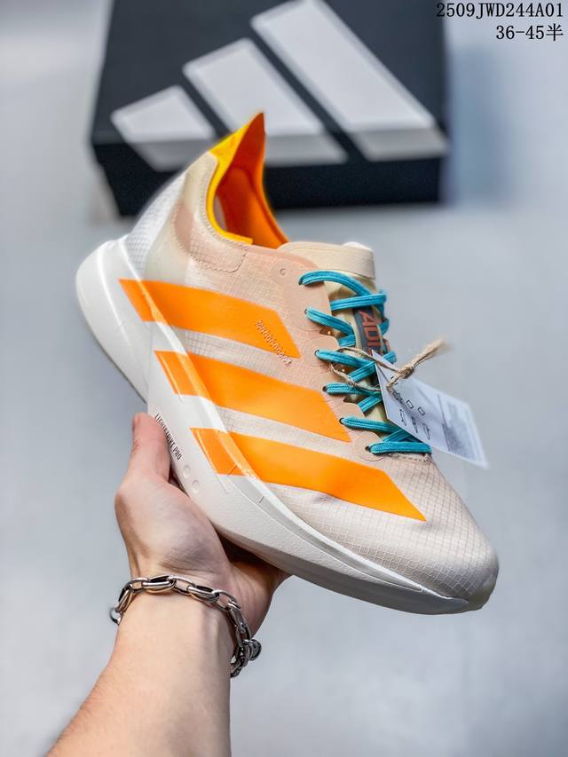 Adidas Adizero Evo Sl舒适运动防滑耐磨低帮跑步鞋，轻质网眼合成鞋面搭配织物内里坚韧透气包裹舒适，中底搭载全掌双层 Lightstrike p