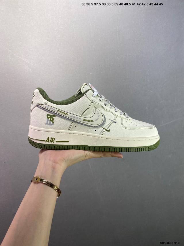 公司级Nike Air Force 1 ‘07 Low 此款主张打破传统的工业化流水线设计限制，以Made By Ideas的超级创意为理念，集结众多潮流设计师