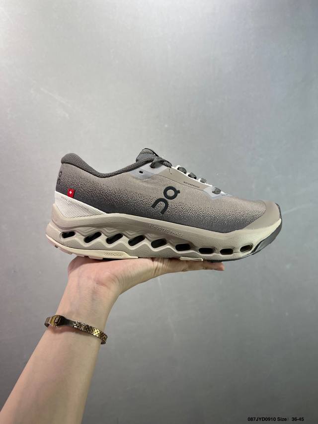 公司级On昂跑 Cloud 低帮轻量舒适多功能休闲运动鞋 采用工程飞织网布组合再生聚酯纤维鞋面材质搭载独家隐藏速度中板 镂空Cloudtec科技 泡棉缓震中底
