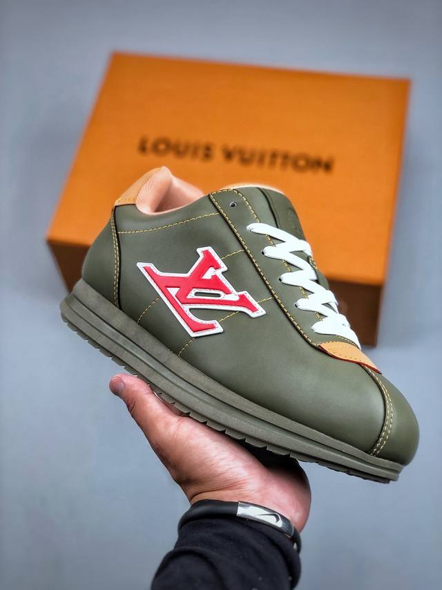 当季新款 Lv Buttersoft 运动鞋 本款 Lv Buttersoft 运动鞋出自路易威登男装创意总监 pharrell Williams 之手，致敬运