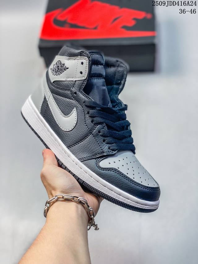 真标耐克女款运动板鞋 Nike Air Jordan 1 Retro High Og 乔丹一代Aj1 乔1 Aj1 篮球鞋复刻运动鞋。皮面高帮板鞋的设计灵感源自