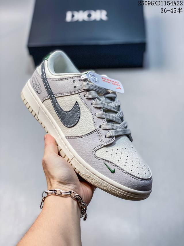 海外爆款限量发售！Nike Sb Dunk Low“迪奥联名 灰绿尾” 周年高端定制 低帮休闲板鞋 定制鞋盒 大厂纯原品质出货 超高清洁度 皮料切割干净无任何毛