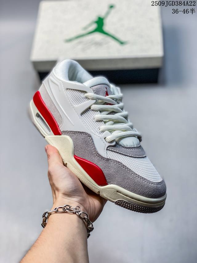 公司级带半码Jordan Air Jordan 4 Rm 复古篮球鞋 此款鞋采用近几年比较流行的版型设计，外观时尚大气。鞋底采用耐磨的材质，穿上它，让您感觉到舒