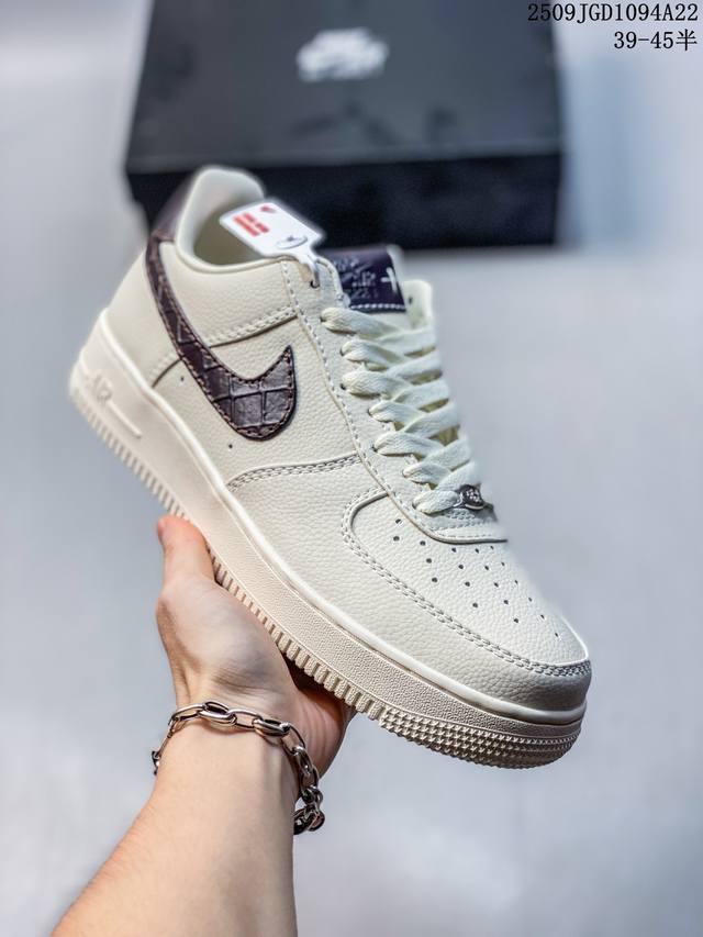 公司级 Nike Air Force 1 ‘07 空军一号低帮休闲板鞋 进口牛筋布 原楦头原纸板 纯正空军版型 定制鞋盒 全掌内置全掌气垫 原厂中底钢印 拉帮完