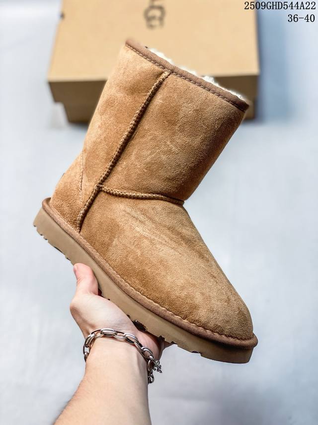 防水版 Ugg 塔茨半拖 名族风3Cm厚底 雪地靴女款 广州外贸大厂生产 鞋头到鞋垫真羊皮毛一体 带防水工艺 区别市面任何版本 独立原版开发大底 羊绒鞋垫 冬季